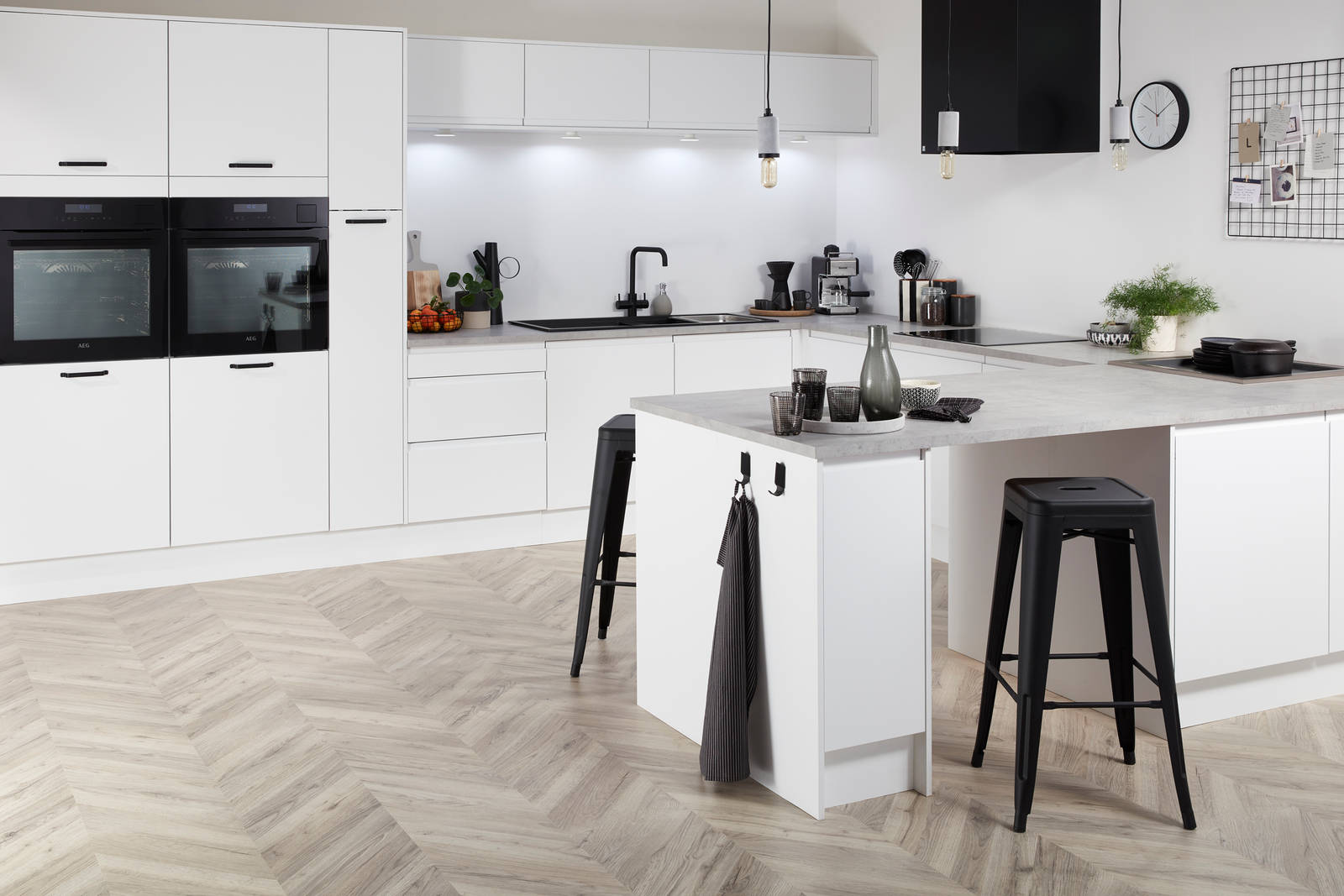 Luna Kitchen from Magnet. An affordable handless look with integrated J Pull doors for a stylish and modern look.