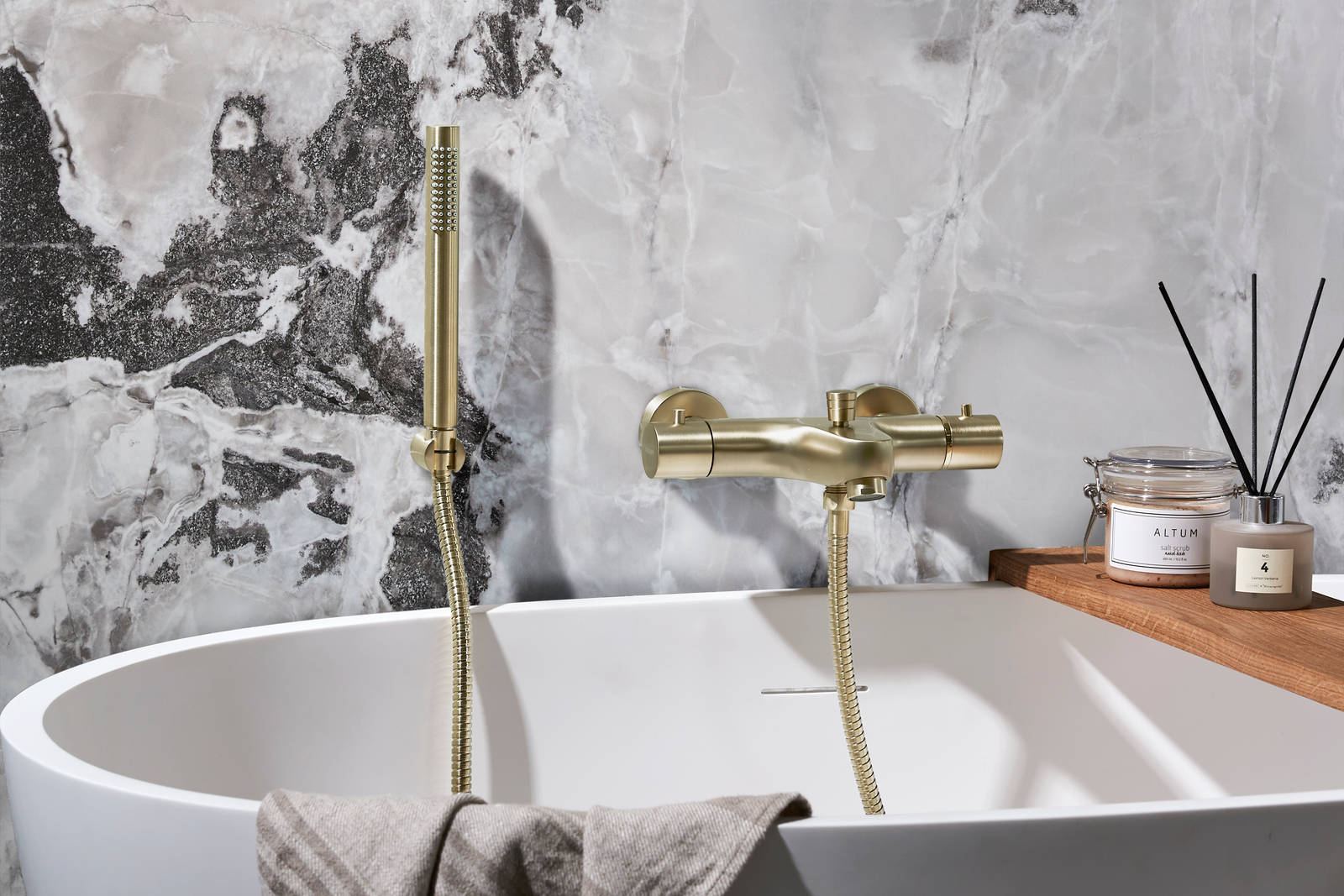 Cassøe badeværelse spejl bruser armatur