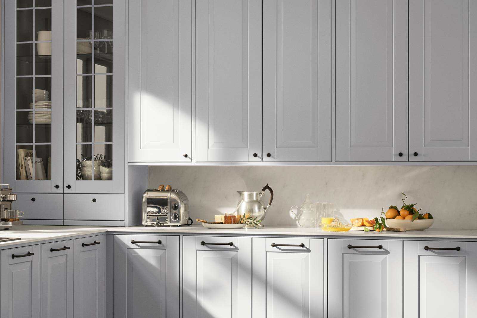 Lindö Moln i PLUS-utförande med platsbyggd känsla. Bänkstående vitrin skåp med lådor.