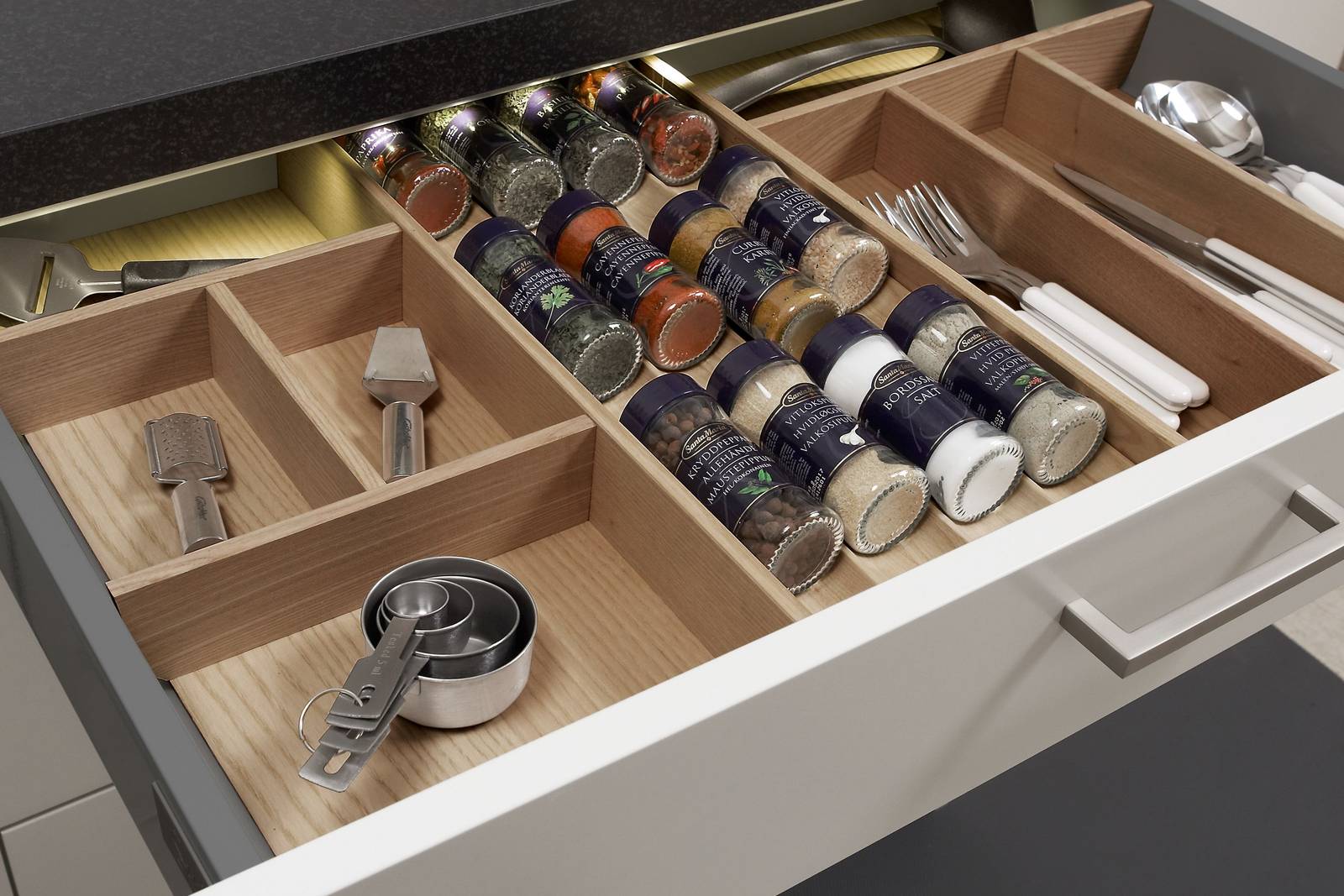 Norema kjøkken Eik bestikkinnl.80 med innhold