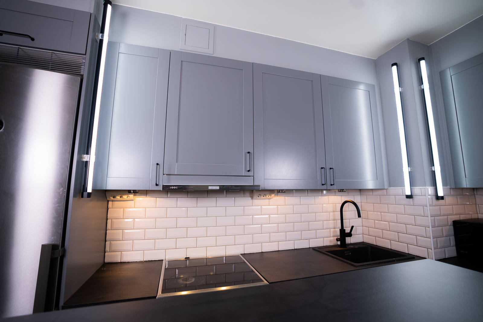 Köksmodellen Form med kulören Åska blev det.