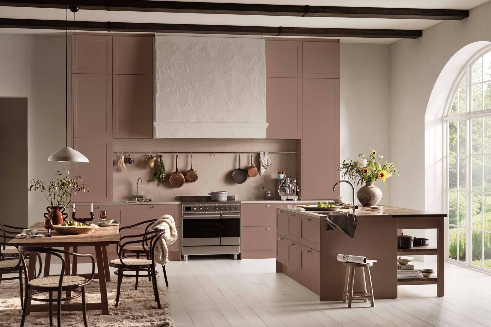 Scala er en klassisk kjøkkenmodell med moderne preg. Tidløs modell, med moderne linjer som gjør den relevant nå.