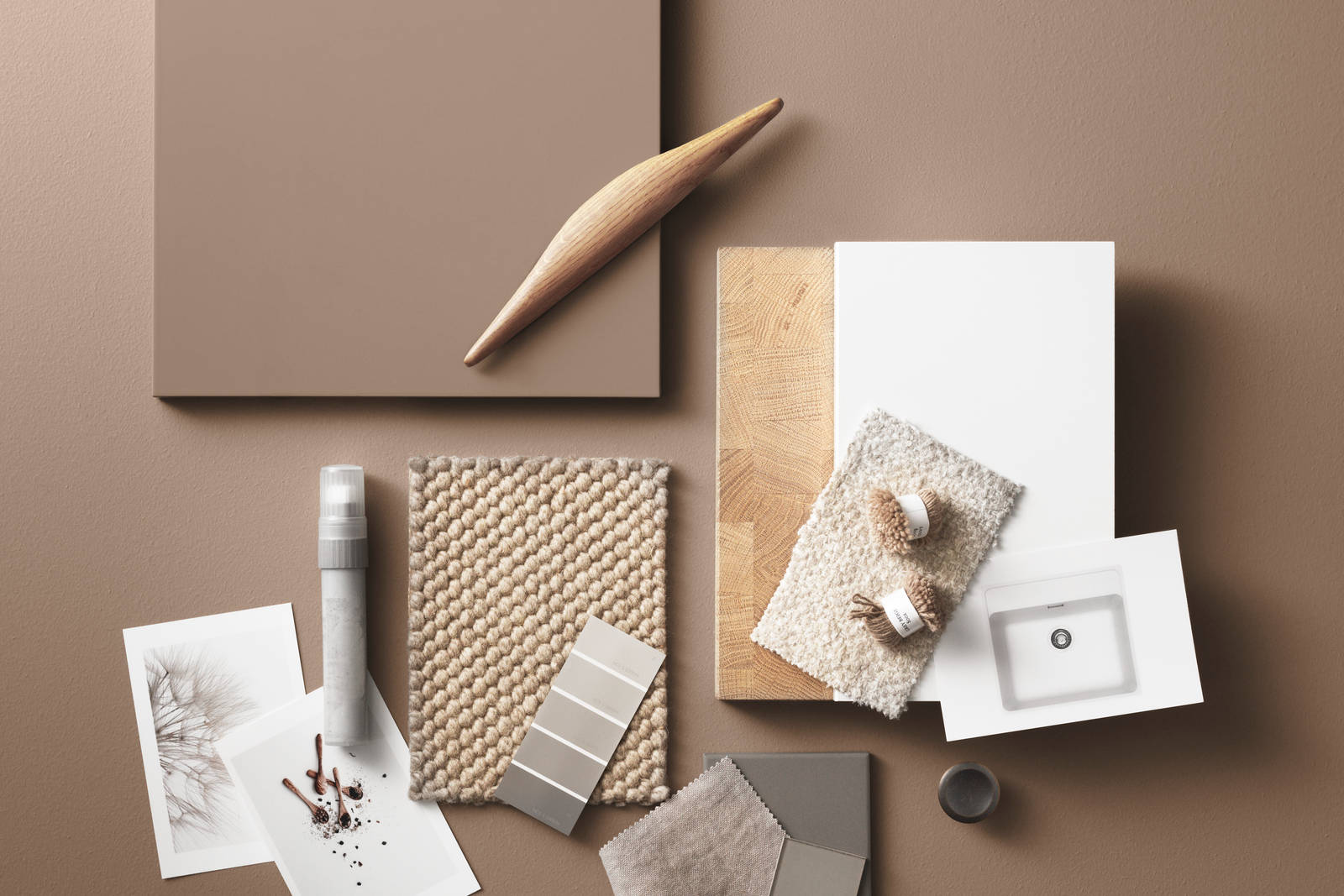 Mold er en organisk, varm og rik rødtone som skaper en lun og beroligende følelse i rommet.