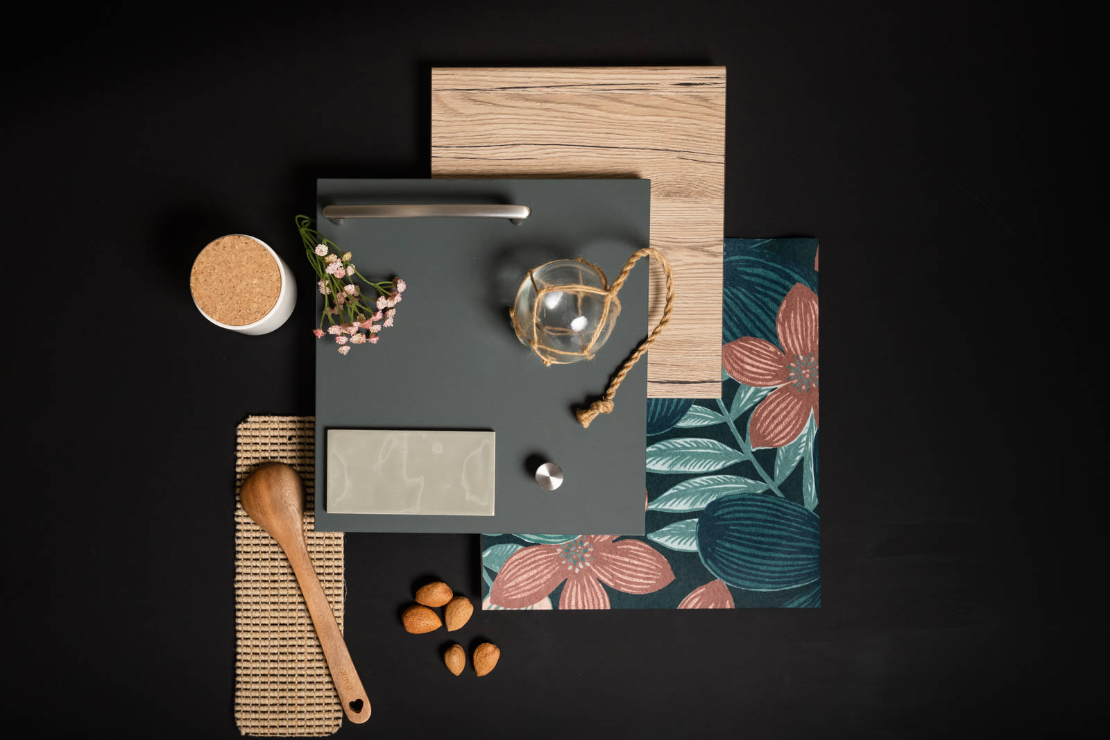 Supermattamusta moodboard