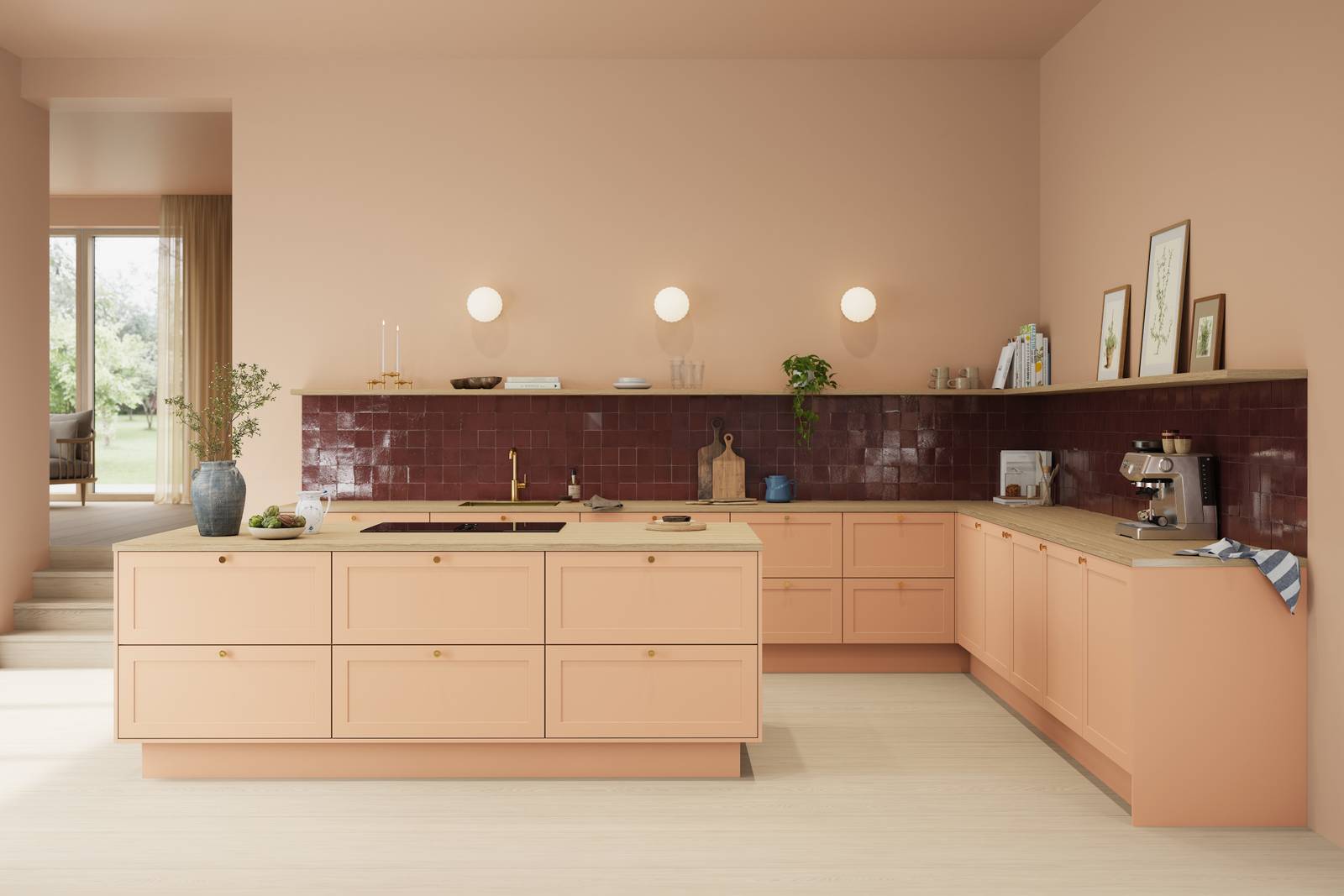 Kjøkken Scala fra Sigdal med kjøkkenøya i farge Blek Terrakotta NCS S 1515-Y50R med Zellige aubergine fliser, messing grep, messing vask og messing kran med lys tre benkeplate