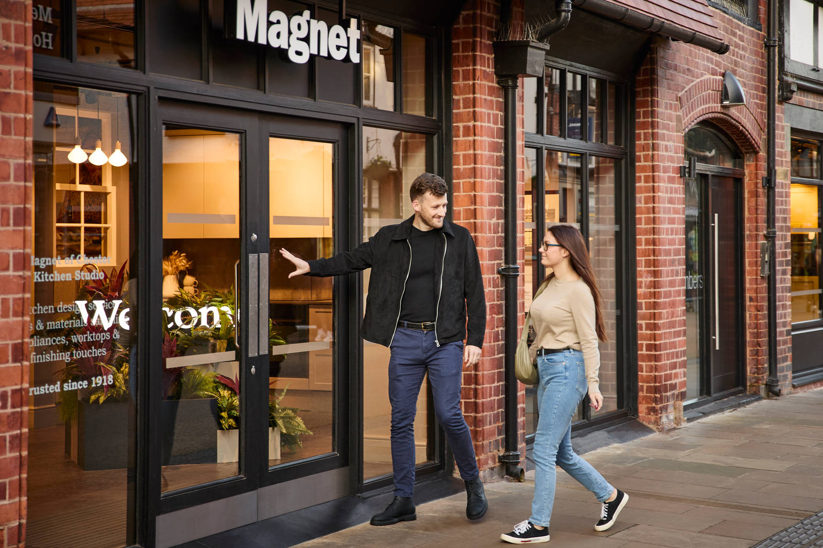 Couple entering Magnet store