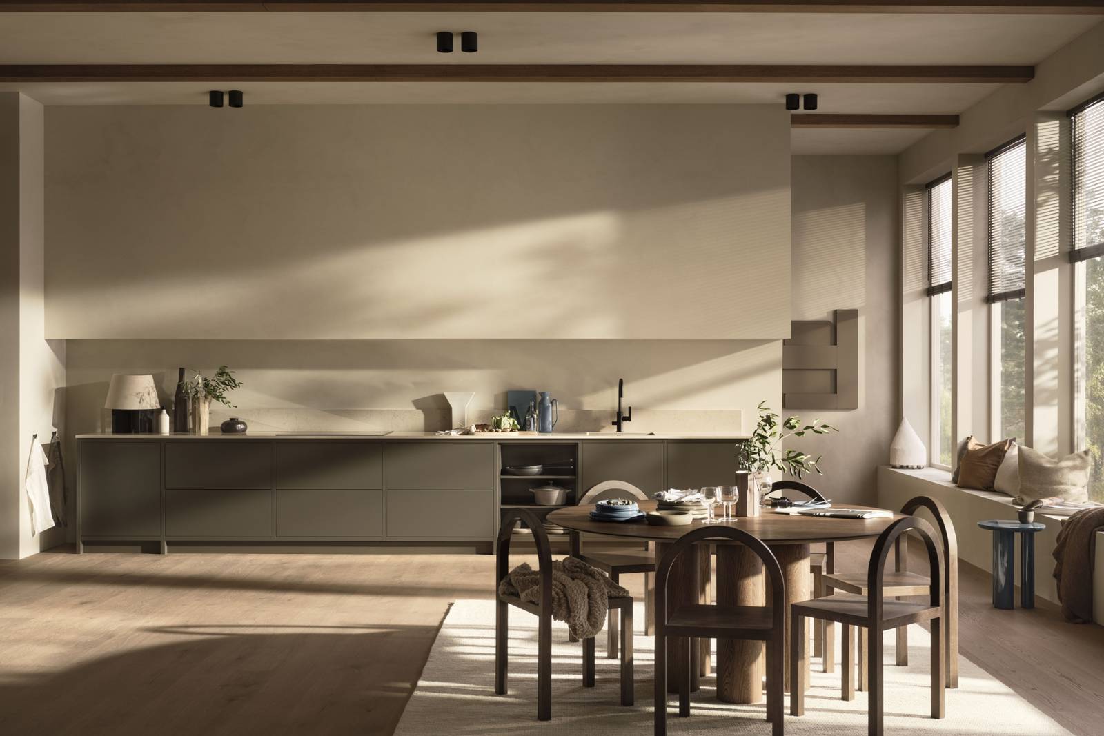 I samarbeid med designeren Lotta Agaton har vi skapt kjøkkenkonseptet Varm minimalisme – en skandinavisk tolkning av minimalisme som forener enkelhet, kreativitet og varme i en tidløs stil.