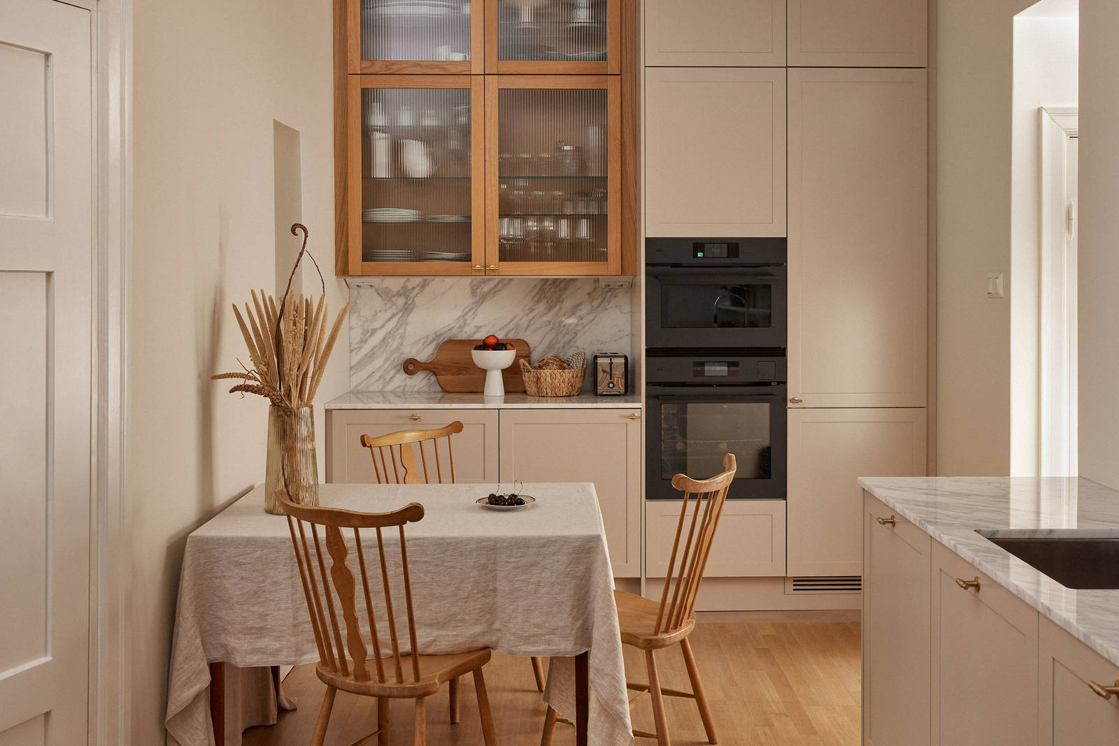 Novart_Pipsa_Korkea_vitriiniseinä