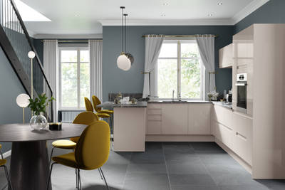Luna Kitchen from Magnet. An affordable handless look with integrated J Pull doors for a stylish and modern look.