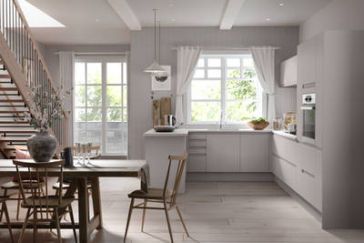 Luna Kitchen from Magnet. An affordable handless look with integrated J Pull doors for a stylish and modern look.