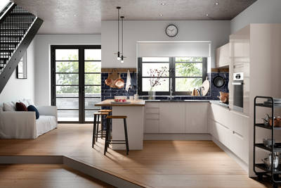 Luna Kitchen from Magnet. An affordable handless look with integrated J Pull doors for a stylish and modern look.