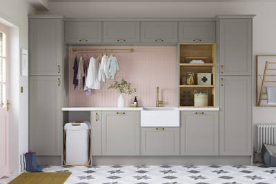 Tatton Kitchen by Magnet. A beautiful easy to use kitchen with traditional features with stylish modern touches.