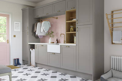 Tatton Kitchen by Magnet. A beautiful easy to use kitchen with traditional features with stylish modern touches.