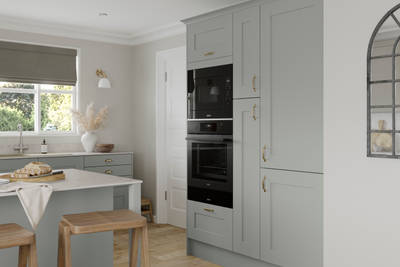 Tatton Kitchen by Magnet. A beautiful easy to use kitchen with traditional features with stylish modern touches.