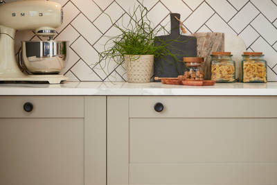 Tatton Kitchen by Magnet. A beautiful easy to use kitchen with traditional features with stylish modern touches.