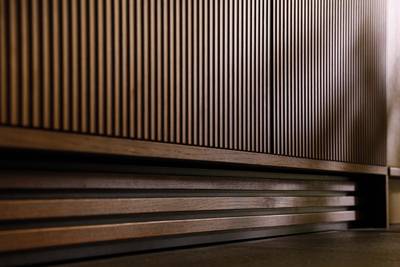Close-up of plinths in oak under Fluted wood cabinetry in Magnet's kitchen Nordic Nature.