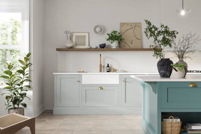Traditional Shaker-style kitchen range Ludlow in light grey with a blue kitchen island.