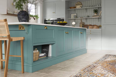 A stylish blue kitchen with contemporary Shaker panelling.
