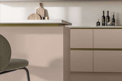 Modern and minimalist Integra Soho Shell kitchen, a frameless slab door with integrated handles in a smooth paint finish.