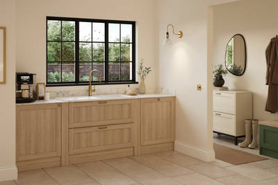 Traditional premium contemporary Shaker kitchen Ambleside in oak with brass knobs and handles, marbled worktop and upstand, brass tap and white ceramic sink.