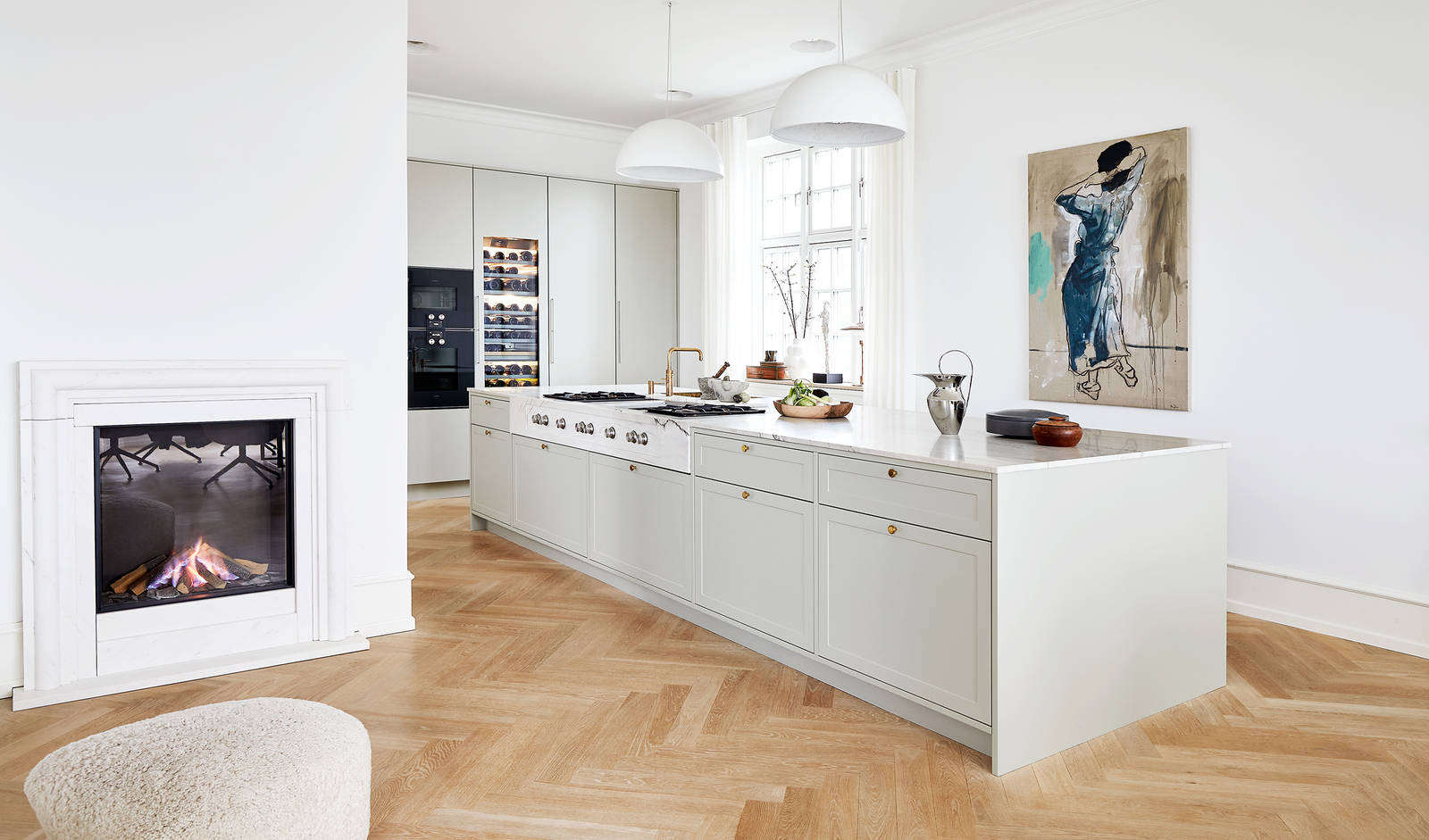 A bespoke kitchen in a classic, Nordic design that matches the mansion's original architecture from the beginning of the 20th century.