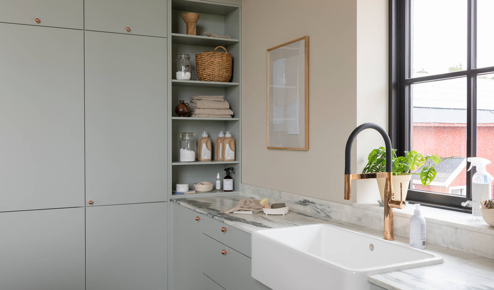 På 38 kvm har Kristin og Borgar Lindhjem laget et vaskerom utenom det vanlige med marmor og spreke fargevalg.