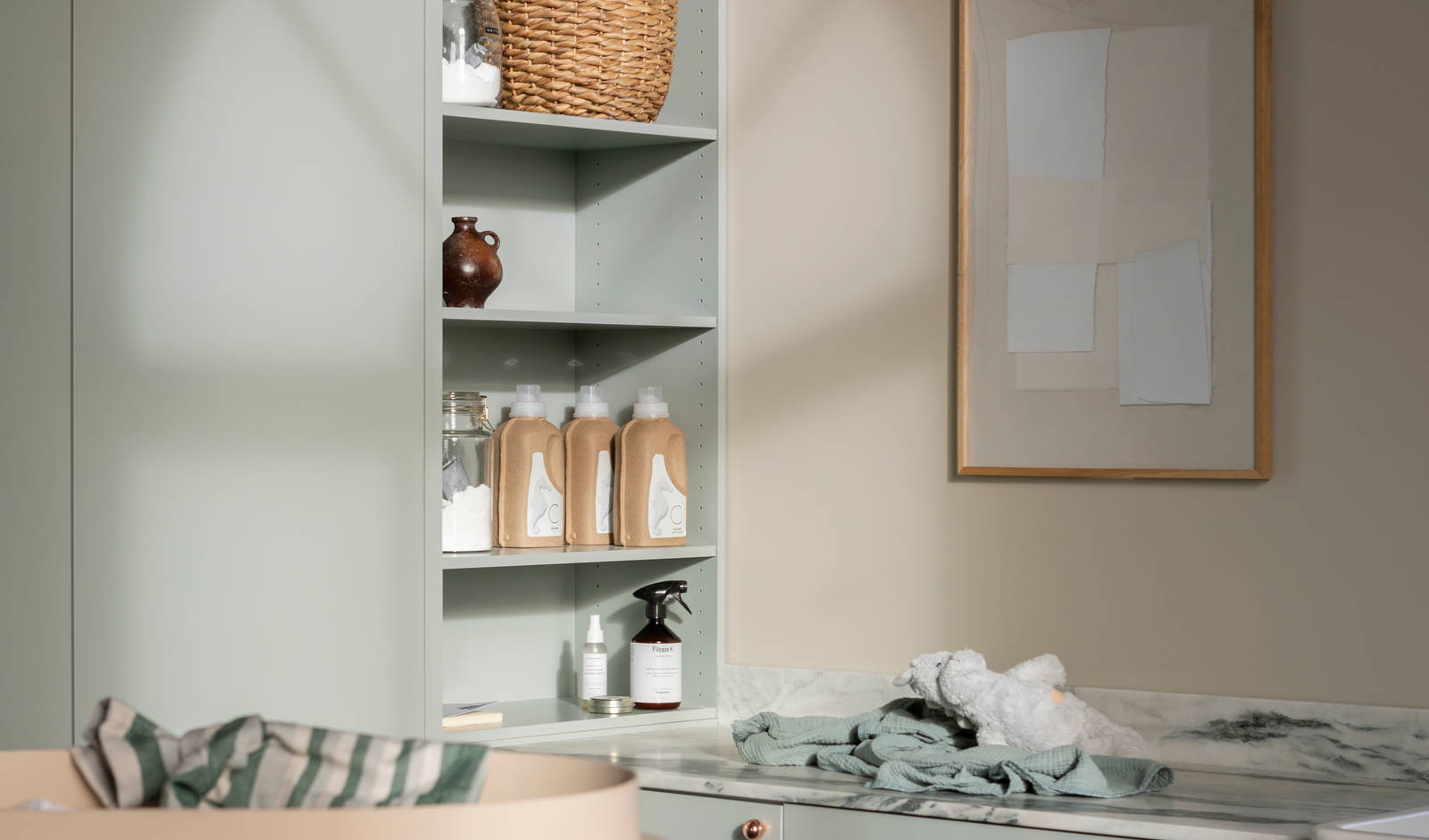 På 38 kvm har Kristin og Borgar Lindhjem laget et vaskerom utenom det vanlige med marmor og spreke fargevalg.