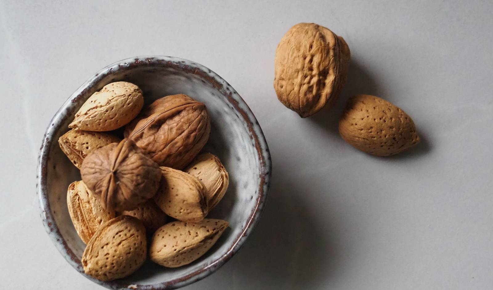 Kjøkkenmodell Square i fargen S 4005-Y20R/Mohair hos kunde i Moss. Benkeplate: Laminat Kandia Marmor.