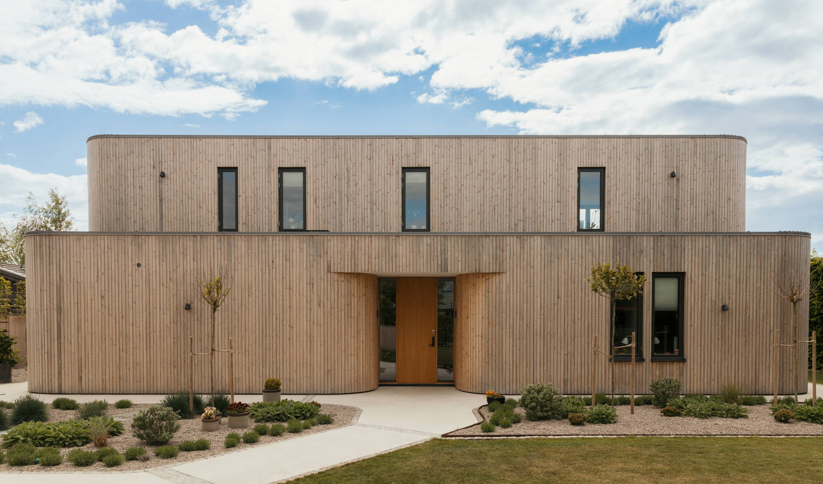 The modern wooden house in Skåne is designed by Anders Holmberg Arkitekter.