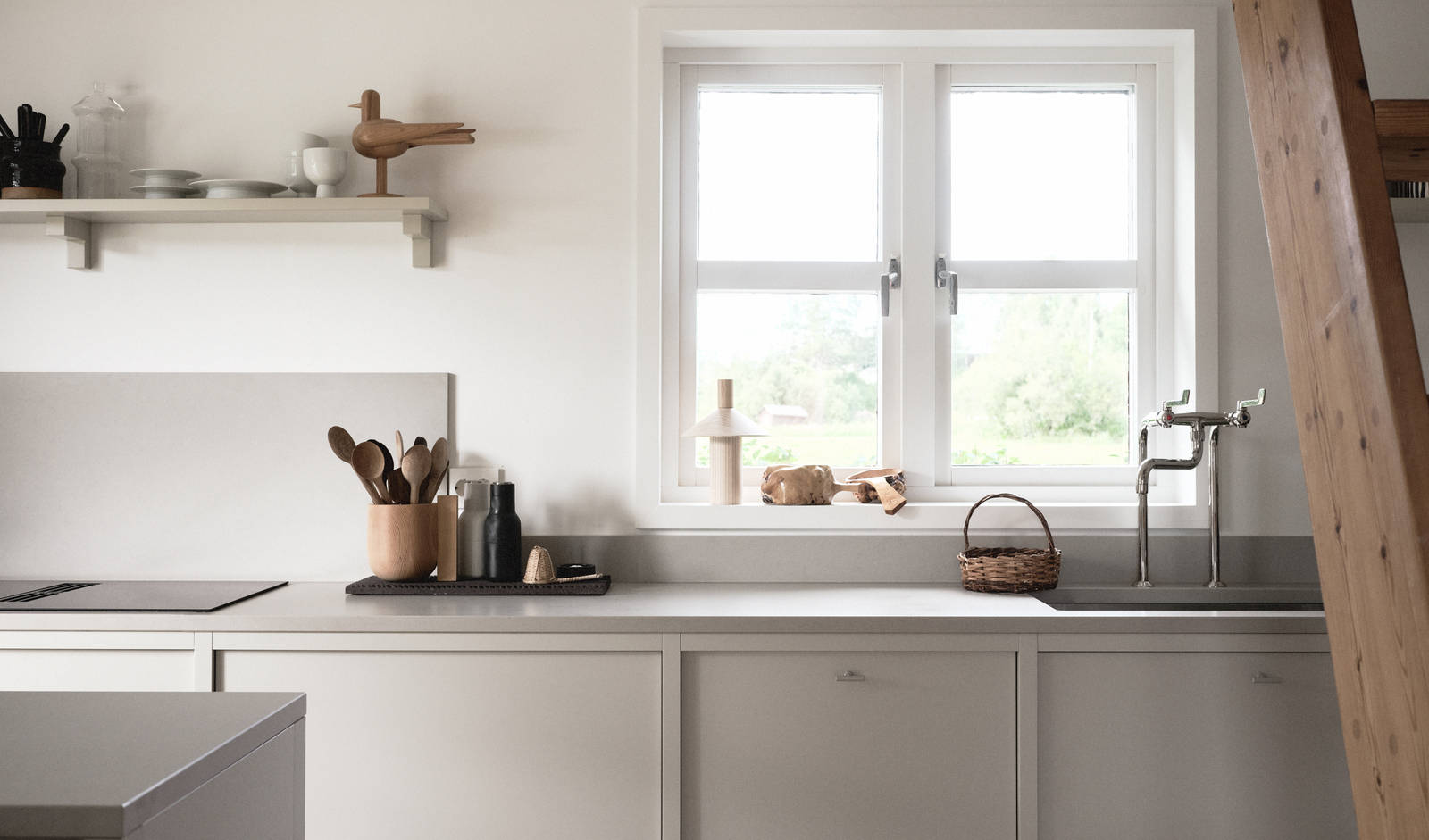 Lotta Agaton har skapt et kjøkken som kombinerer funksjon og estetikk, der hver eneste detalj er nøye gjennomtenkt.