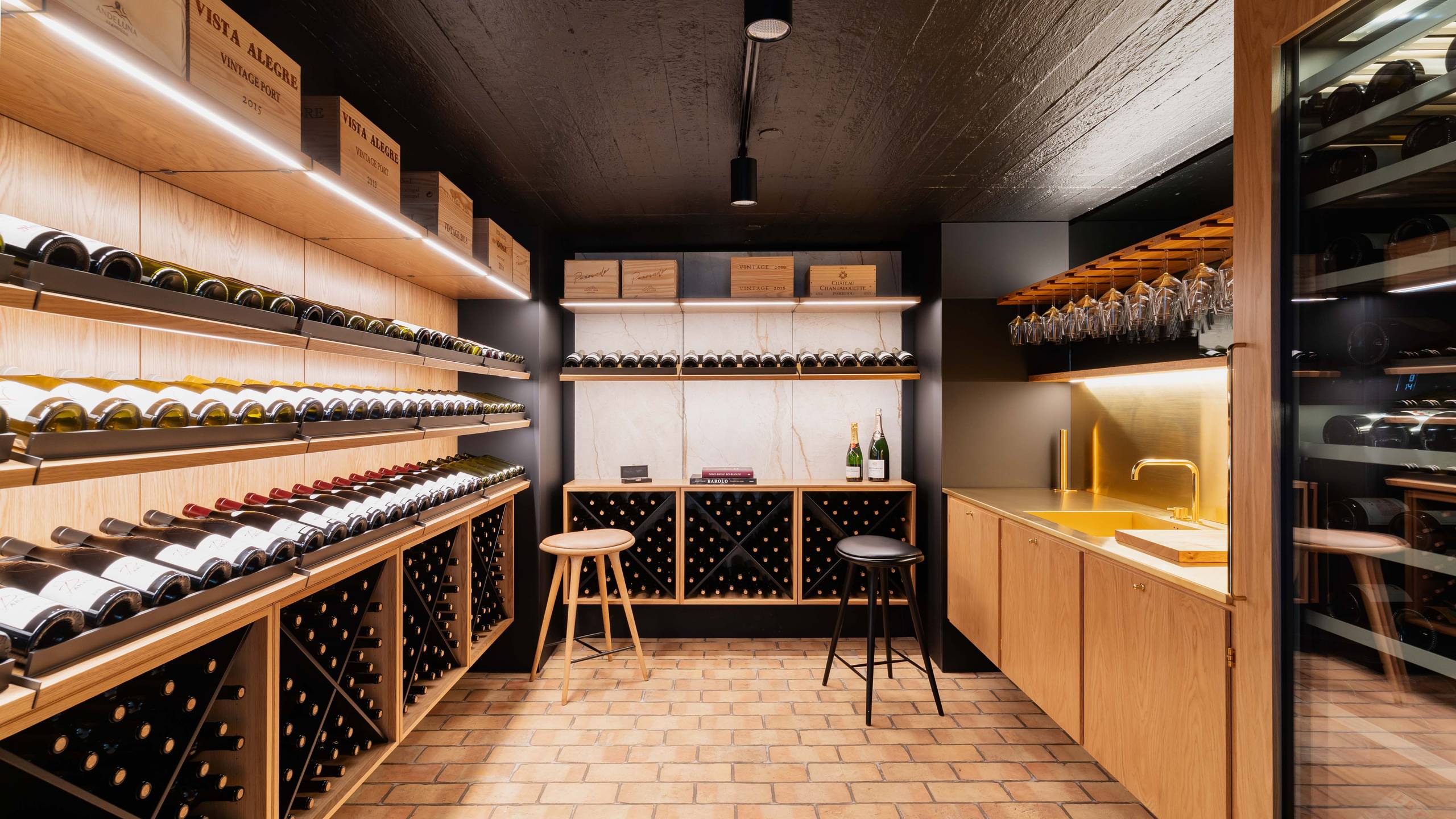 Opbevar din vin på den perfekte måde med uno forms Wine Cellar Collection.