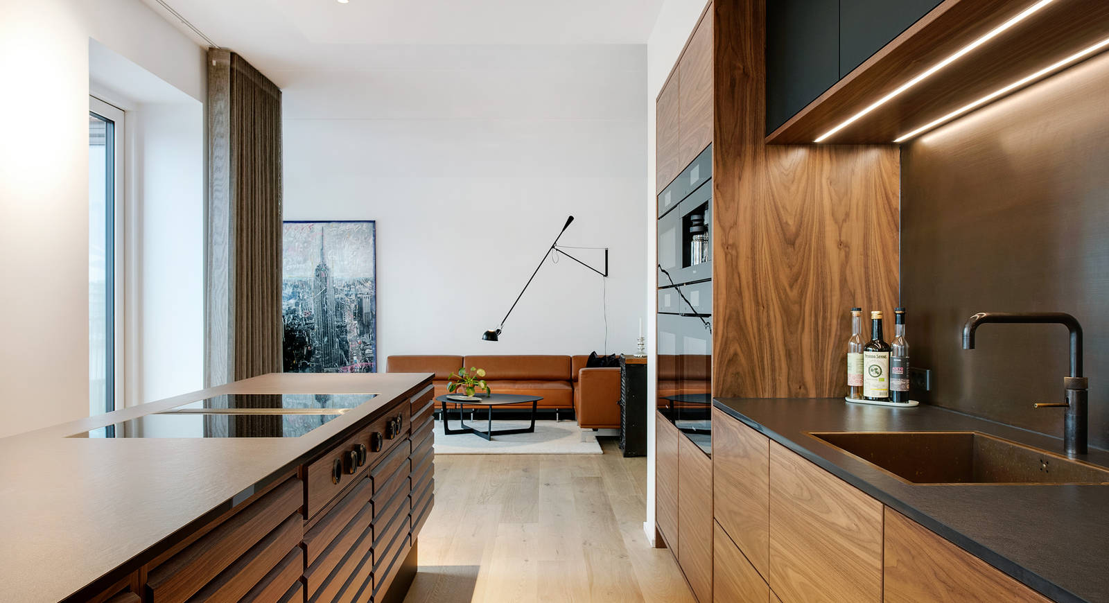 Snickeri kök i valnöt och svart laminat