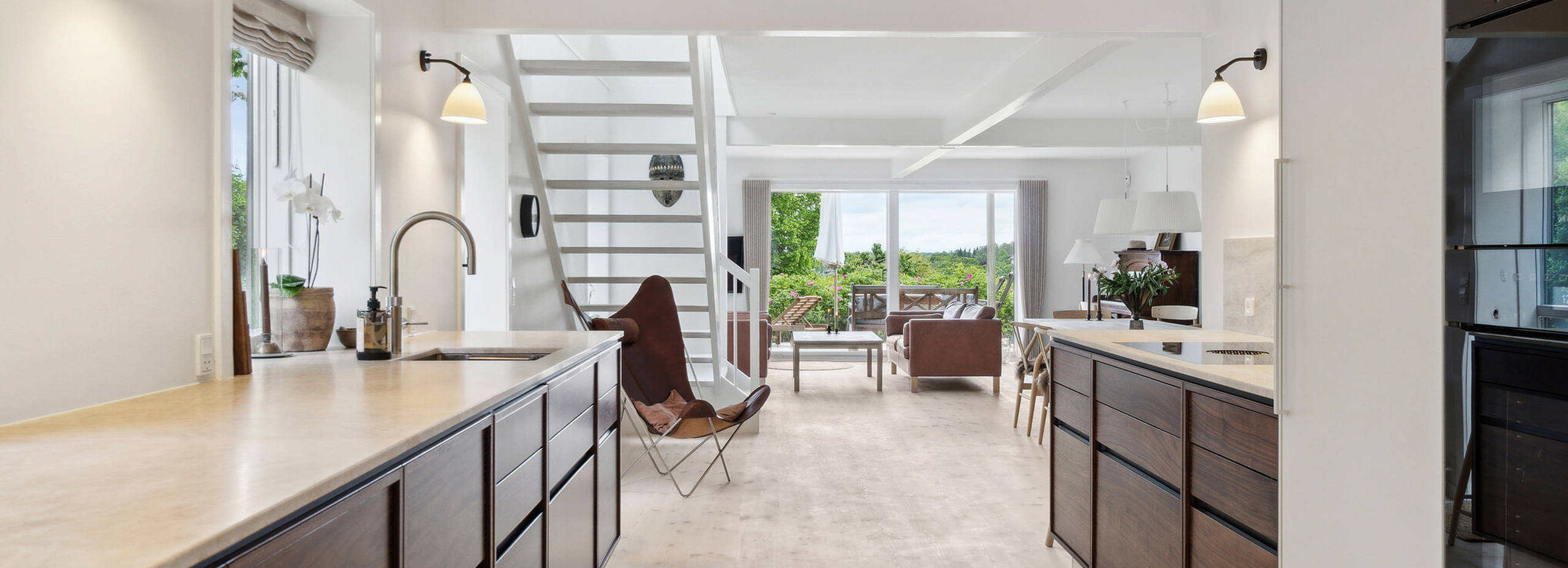 Inspiration fra boliger med uno form | Copenhagen snedkerkøkken i valnød