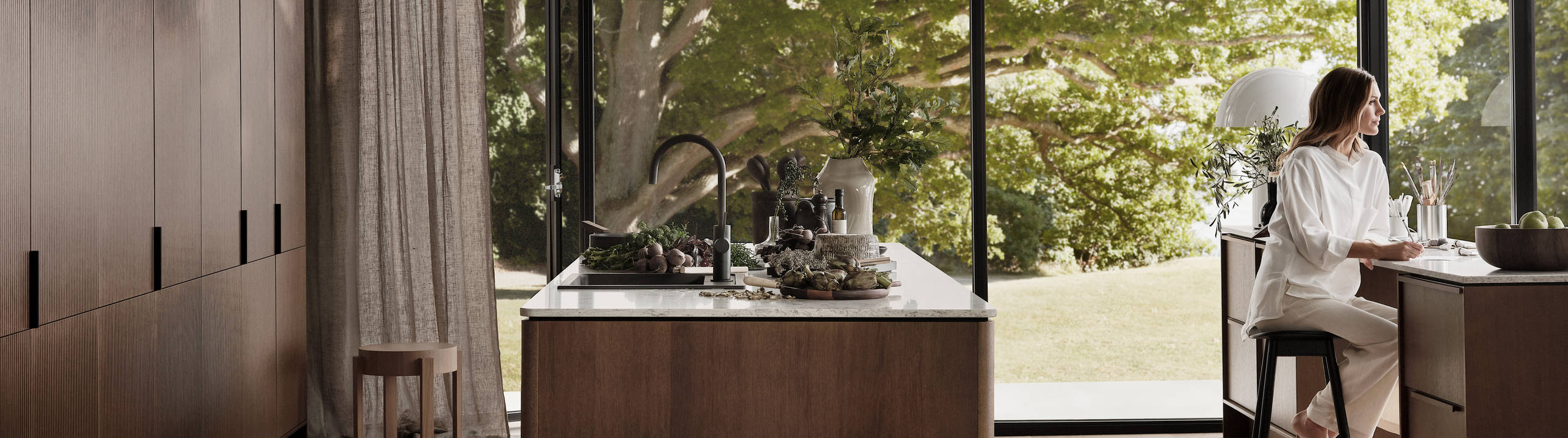 Marbodal Signatur Ekbacken - kök i ekfaner brunbetsad kulör