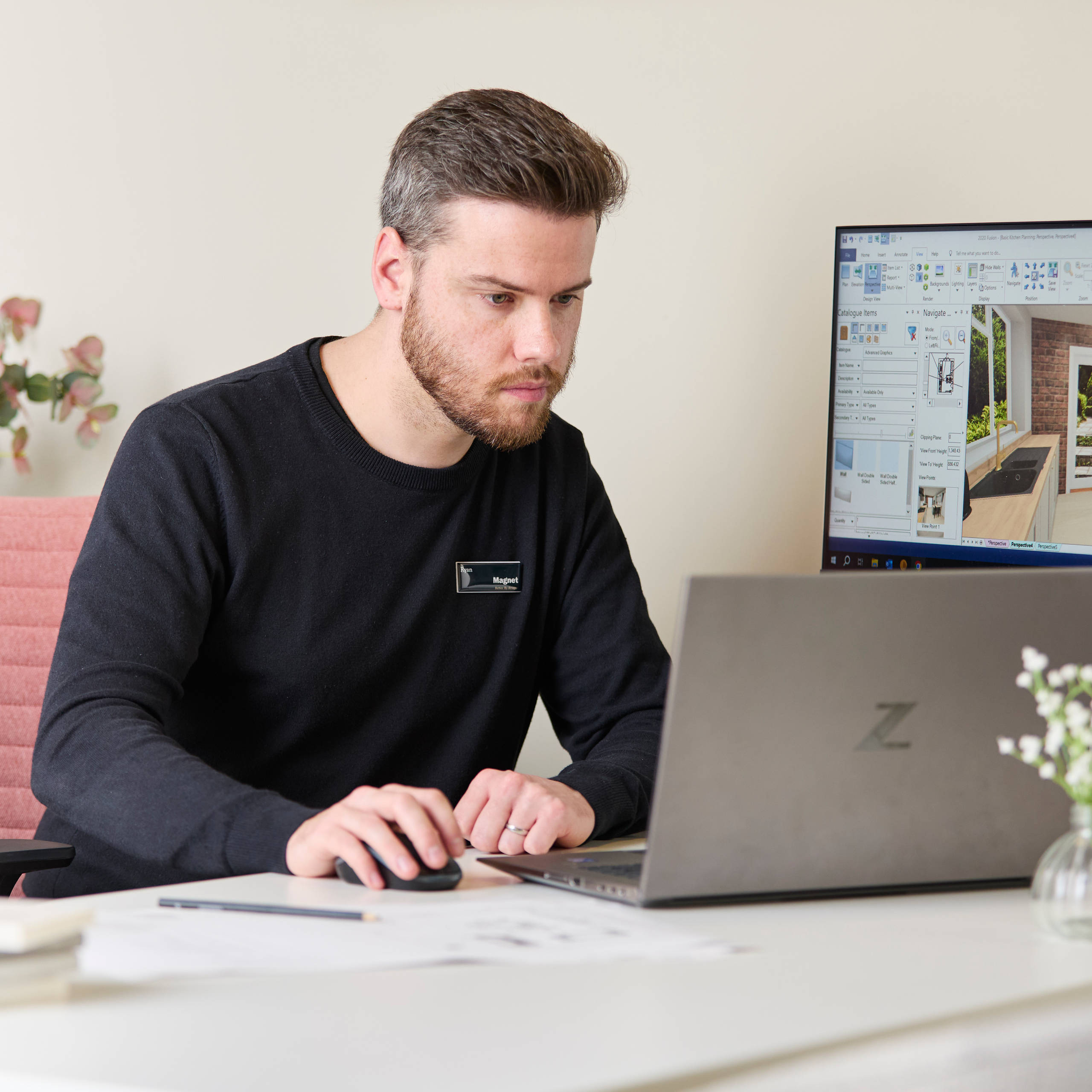 Magnet colleague at a desk at a Magnet store designing a kitchen on a computer