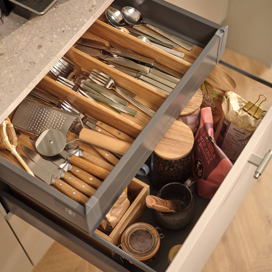 How to Organize a Kitchen Drawer: Ultimate Tips for Clutter-Free Space