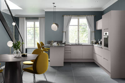 Luna Kitchen from Magnet. An affordable handless look with integrated J Pull doors for a stylish and modern look.